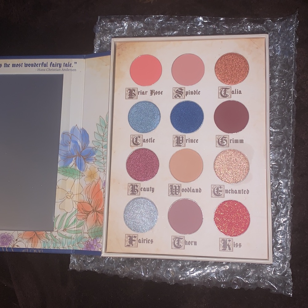 Story Book Cosmetics ~ Fairy Tales 12 beautiful shades with mirror.